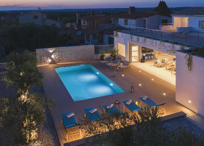 Villa In With Pool And Sea View Štinjan