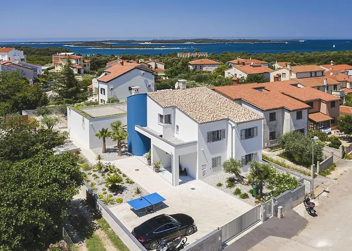 In With Pool And Sea View Villa *