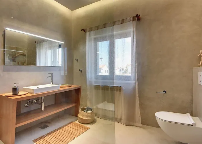 Villa In With Pool And Sea View Štinjan
