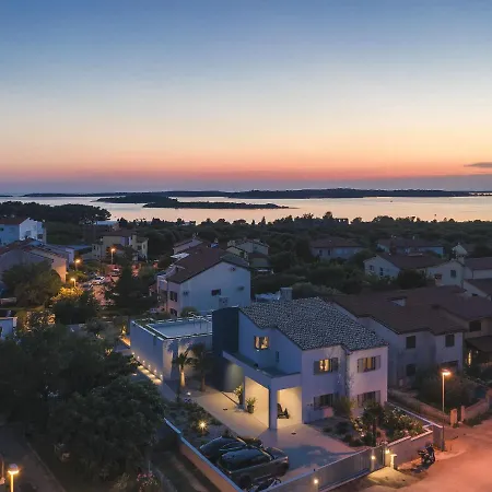 Modern With Sea View And Private Pool * Stinjan
