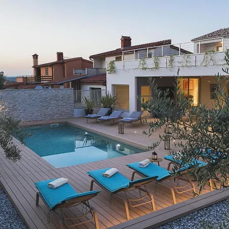 In With Pool And Sea View Villa