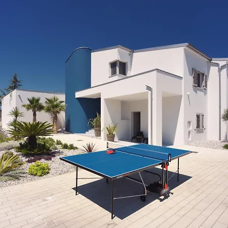 In With Pool And Sea View Villa